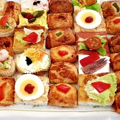 Canapés.