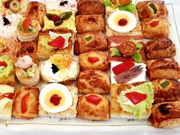 Canapés.