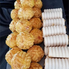 Panellets de piñones y  huesitos 